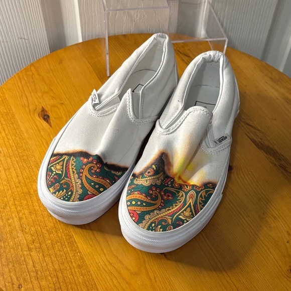 White Slip-On Shoes with Paisley Design 3.5/5.0 NWOT - Picture 1 of 8